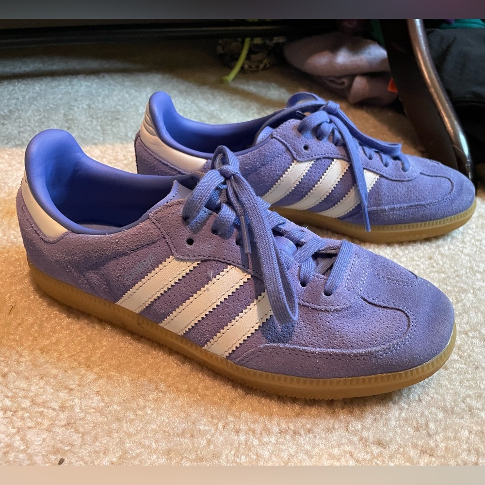 Adidas Suede blue and white strippes